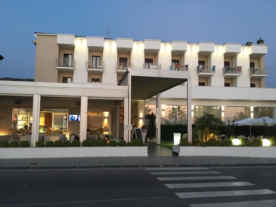 Hotel Serenella Agropoli Kültér fotó