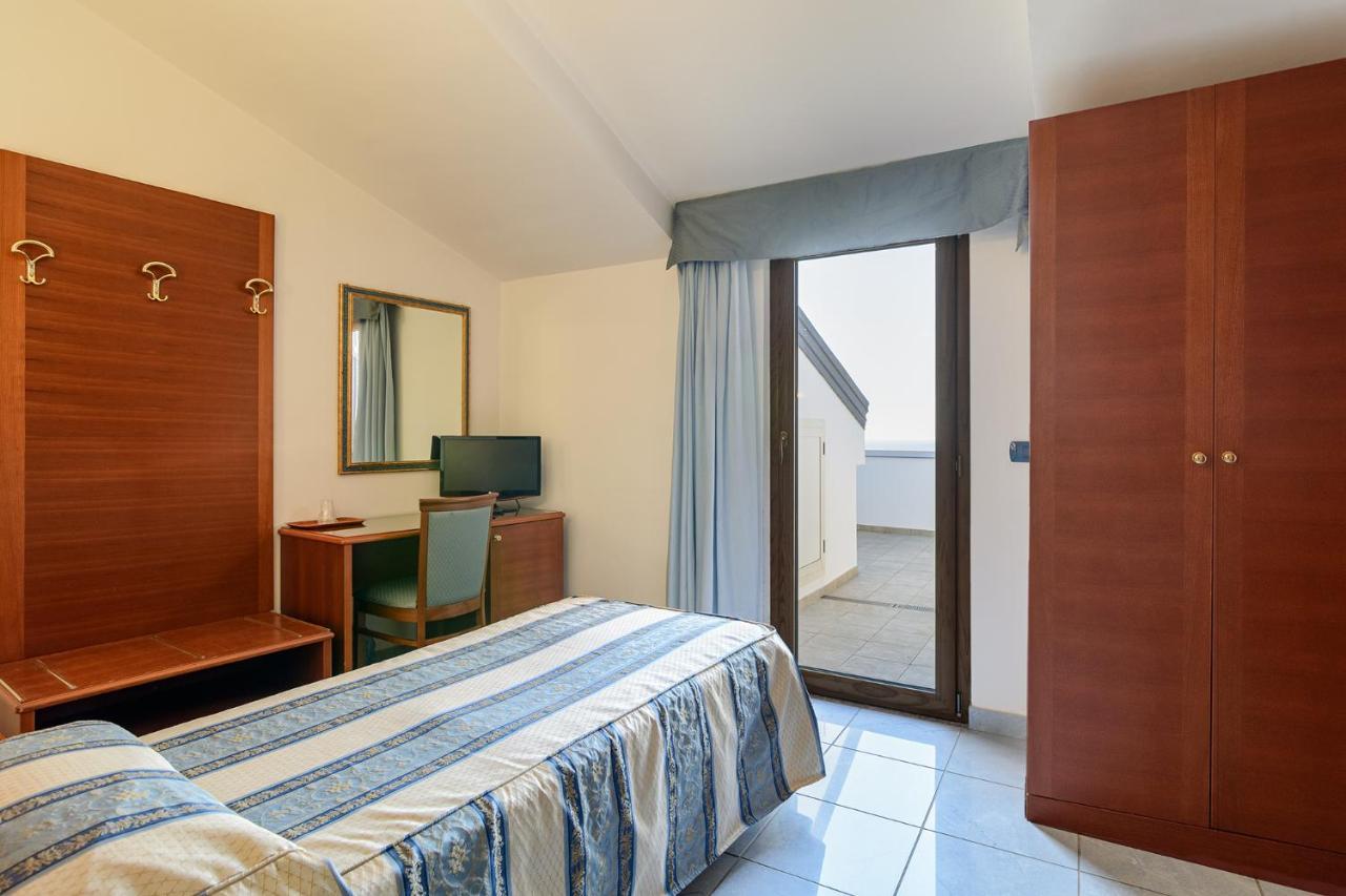 Hotel Serenella Agropoli Kültér fotó